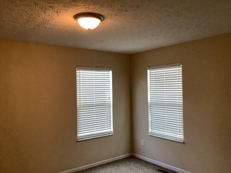 Building Photo - 46 Runkle Dr