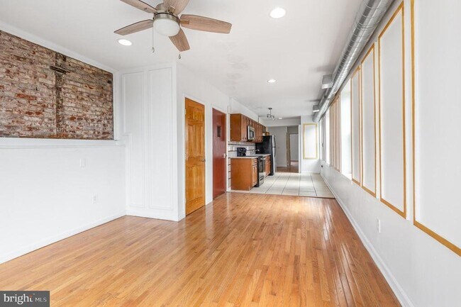 Building Photo - 1704 W Girard Ave