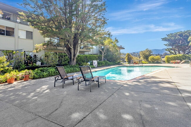 Building Photo - 363 Eden Roc Dr