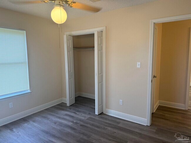 Building Photo - 321 Forest Hills Dr