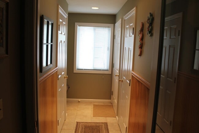 Building Photo - 26 Whiteoak Ln