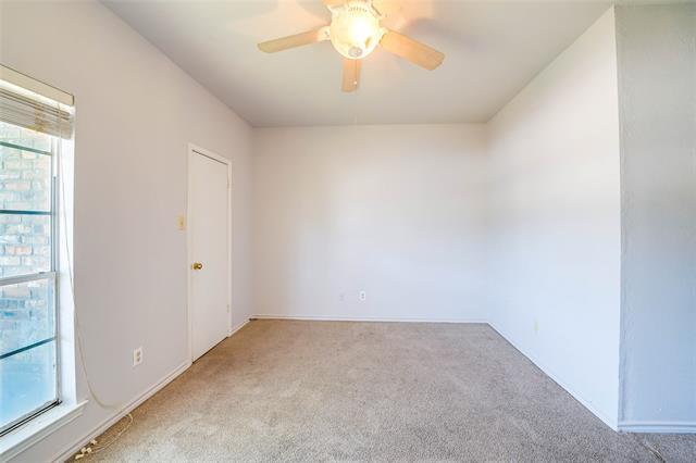 Building Photo - 3550 Country Square Dr