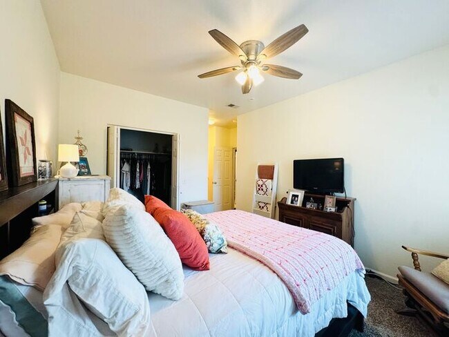 Building Photo - 2 Bedroom, 2 Bathroom Condo In Fort Collins with Pool and Clubhouse Access! $500 deposit. Great L...