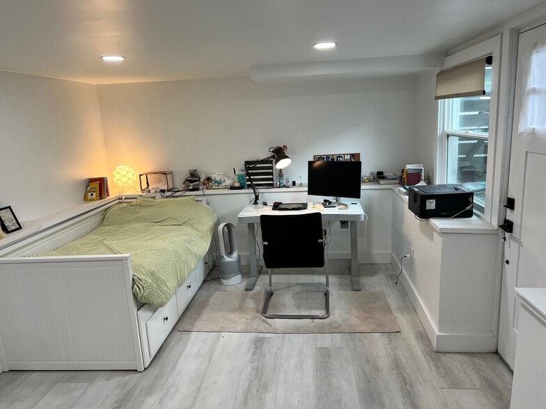 Building Photo - 612 Stannage Ave