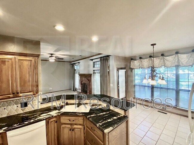 Building Photo - 216 Castle Rock Rd