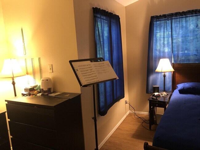 Building Photo - 1112 Frame St