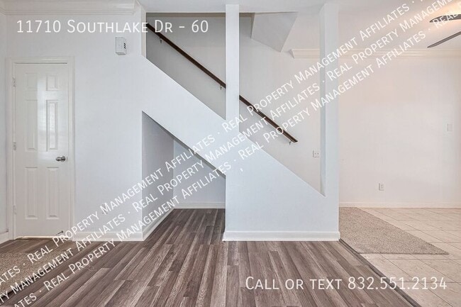 Building Photo - 11710 Southlake Dr