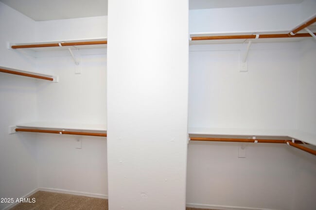 Building Photo - 842 N Naples Dr
