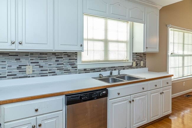 Building Photo - MUST SEE 3 BR | 2 BA w/ Finished Bonus Room *Pikeville school district*