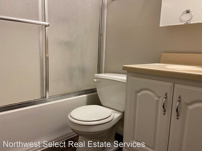 Building Photo - 420 E Sunset Way