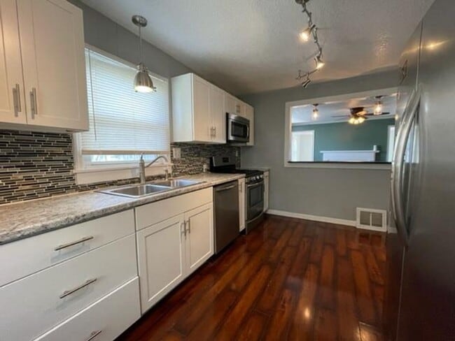 Building Photo - 3 Bedroom, 1 bath Ranch Home Ready for Lease!