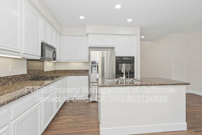Building Photo - 29754 Maxmillian Ave