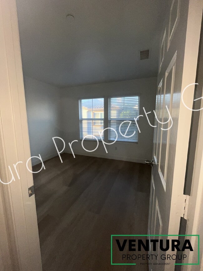 Building Photo - Spacious 4-Bed, 3-Bath Townhouse Retreat at The Gated Community at the Cottages