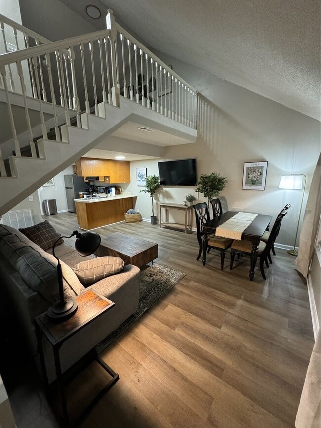 Building Photo - 913 Bagwell Dr