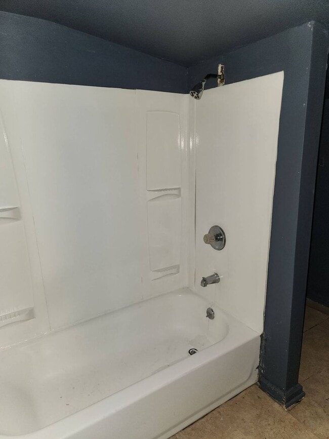 Building Photo - Charming 3-Bedroom Property in Prime Location