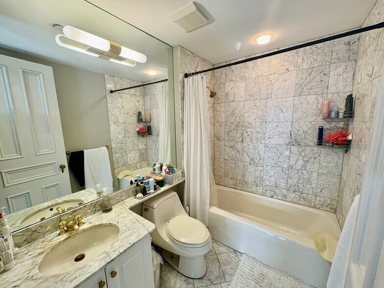 Building Photo - 331 Beacon St