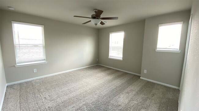 Building Photo - 7059 Silverleaf Oak St