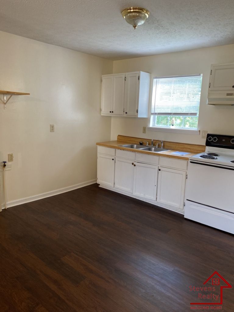 Building Photo - 200 Dogwood Pointe Dr