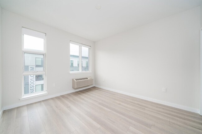 Building Photo - 16 Bennett St