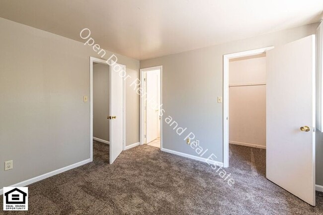 Building Photo - 15030 Tally Ho Dr