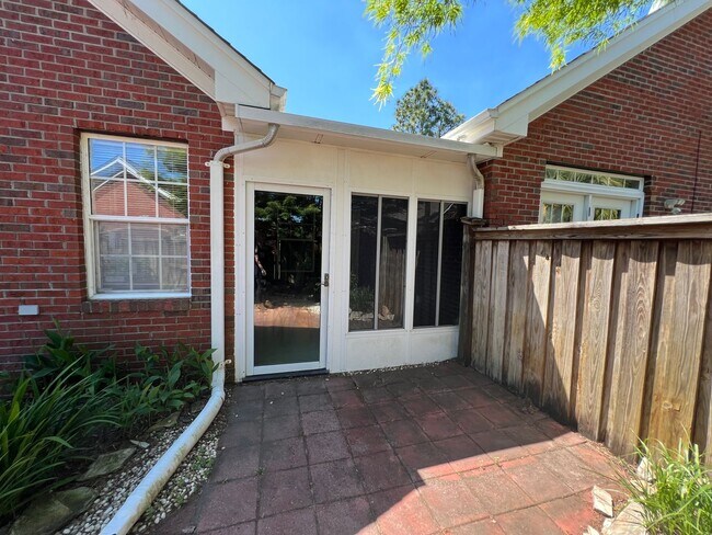 Building Photo - Merestone 1 level brick patio home. 2 Car garage, walk to The Point Shopping, restaurants and mov...