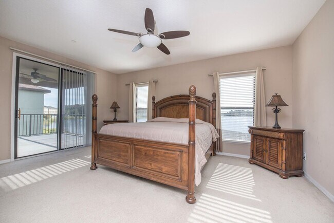 Building Photo - Large, Executive style 3/2.5 Lakefront/POOL Home in East Park of Lake Nona