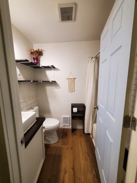 bathroom - 310 S 174th Pl