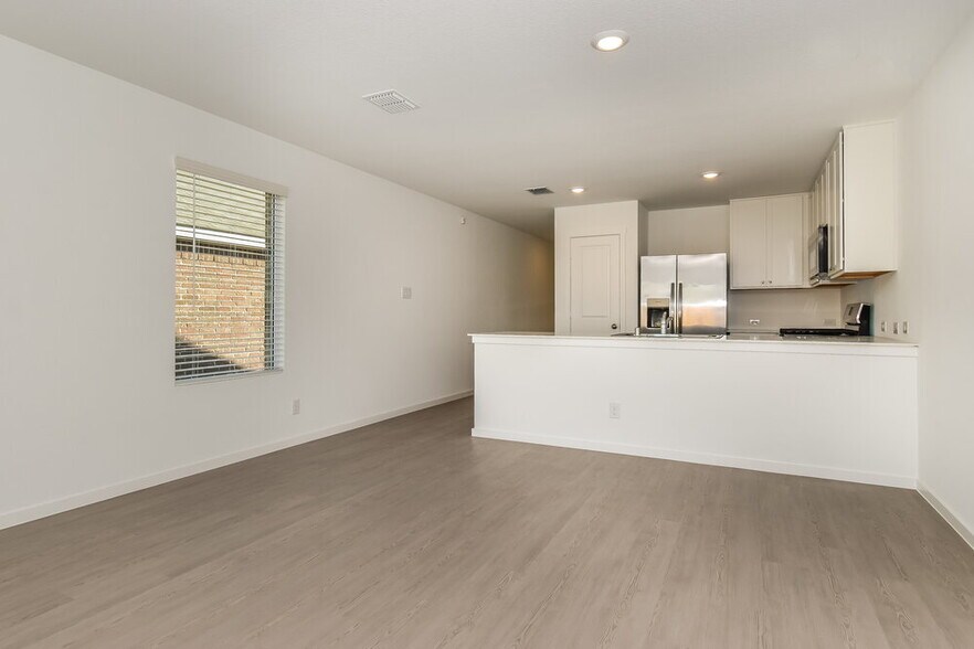 Building Photo - 1708 Crossbill St