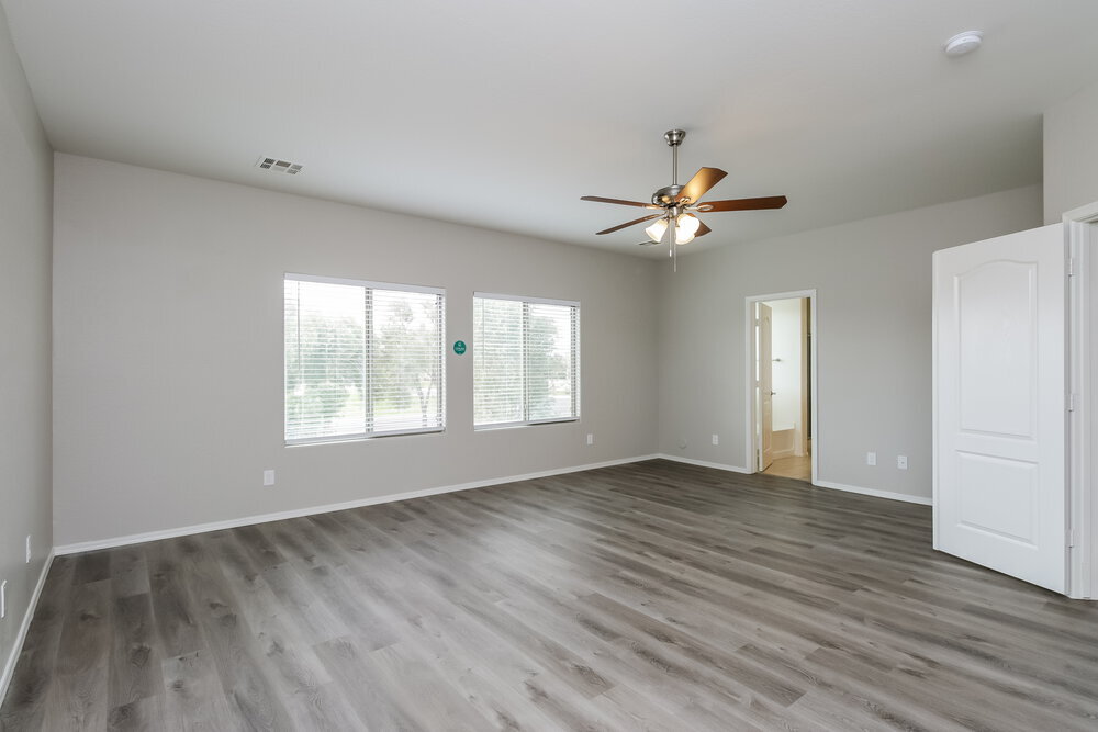 Building Photo - 153 E Dry Creek Rd