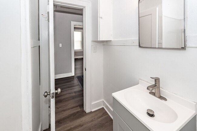 Building Photo - 3 Bedroom, 1 Bathroom Home in Dorchester Terrace - North Charleston