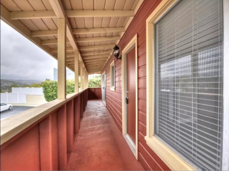 Building Photo - 137 Avenida Sierra