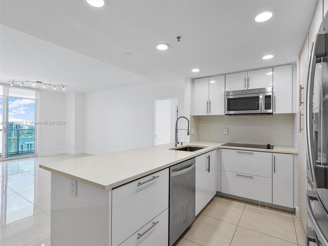 Building Photo - 1250 S Miami Ave
