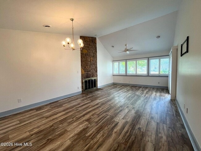 Building Photo - 125 Mallard Cove