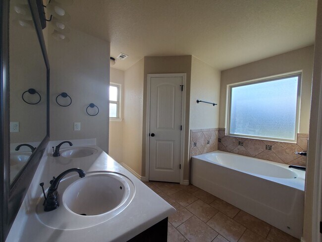 Building Photo - 6109 Newcastle Dr