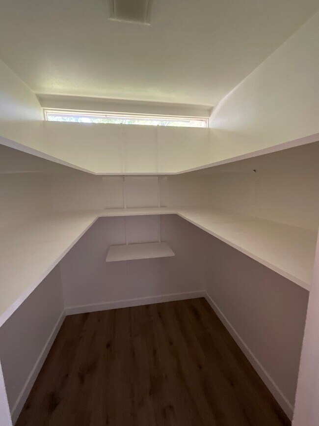 Building Photo - 1702 Capri Cir