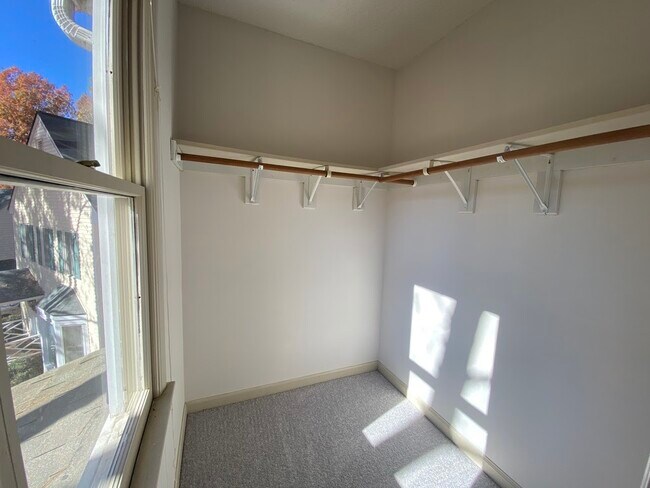 Building Photo - 118 W Skyhawk Dr