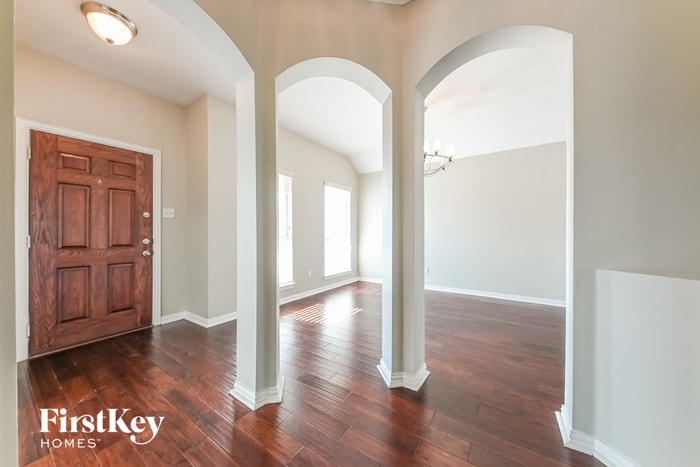 Building Photo - 3108 Silver Creek Dr