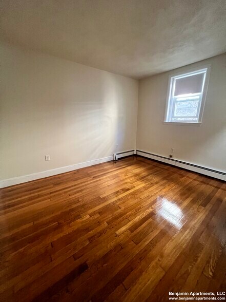 Building Photo - 322 Tappan St
