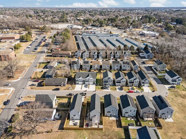 Building Photo - 812 Somb Moore Ways