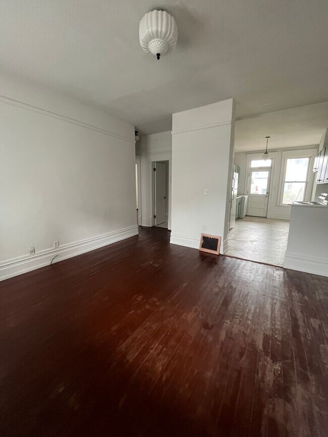 Building Photo - 716 W Quartz St