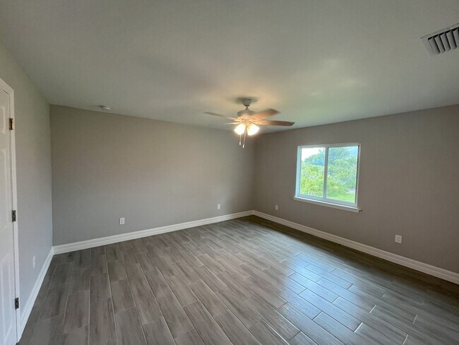 Building Photo - MUST SEE-CUSTOM BUILT-LARGE NEWER CONSTRUT...