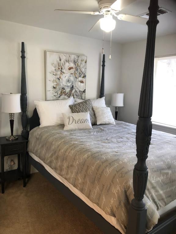 Building Photo - 525 Primrose Dr