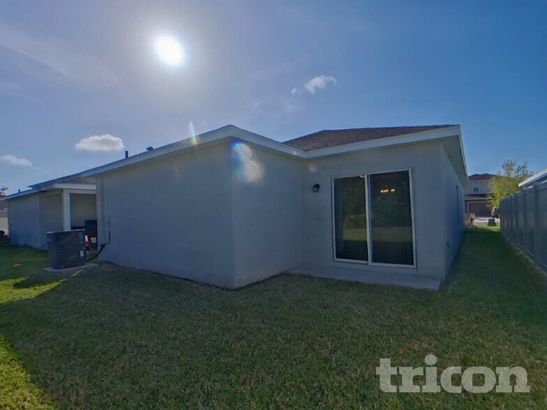 Building Photo - 11120 High Noon Trl