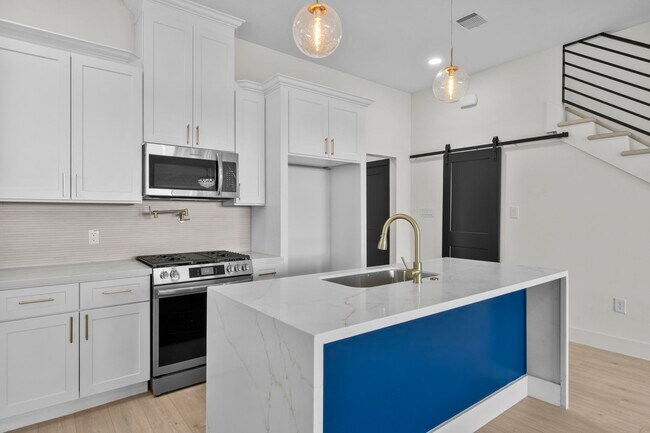 Building Photo - 3615 Dreyfus St