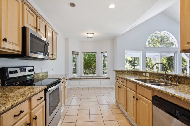 Building Photo - 173 Sumter Square