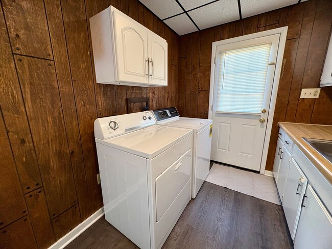 Building Photo - 501-503 E High St