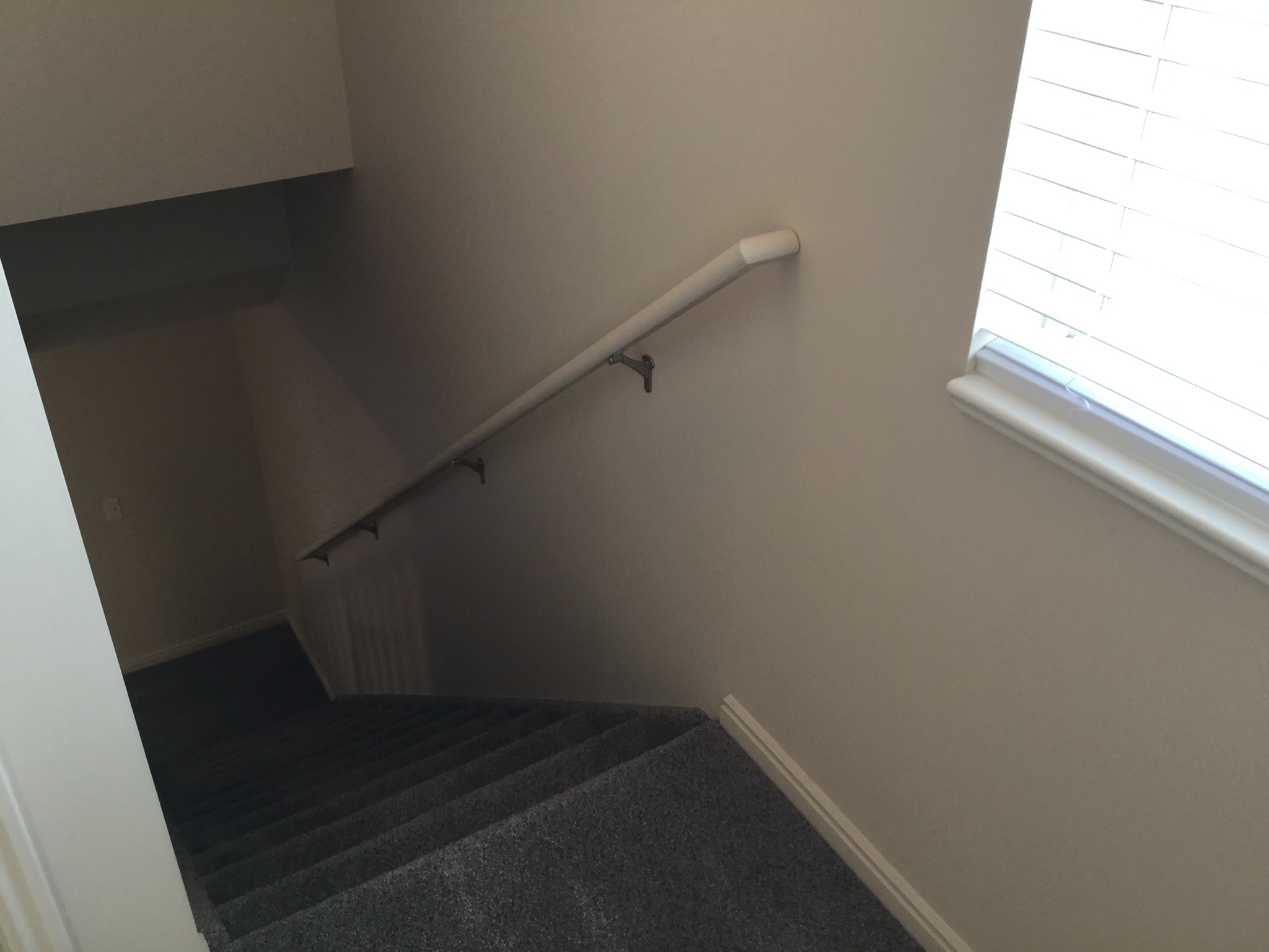 Building Photo - 479 Raven Way
