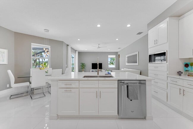 Building Photo - 9919 Royal Cardigan Way