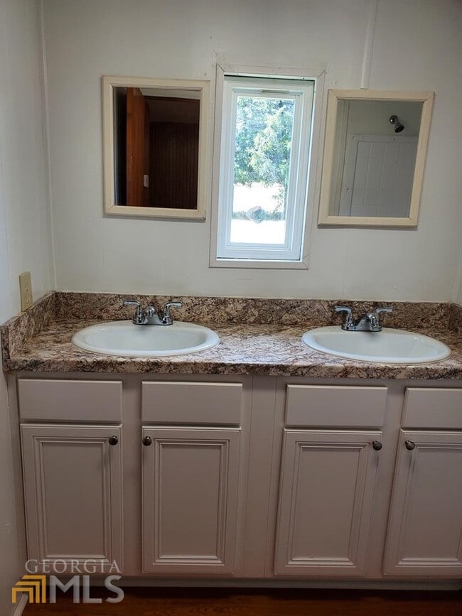 Building Photo - 641 Waterworks Rd