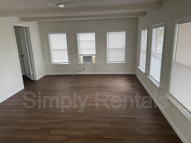 Building Photo - 1206 Traders Rd